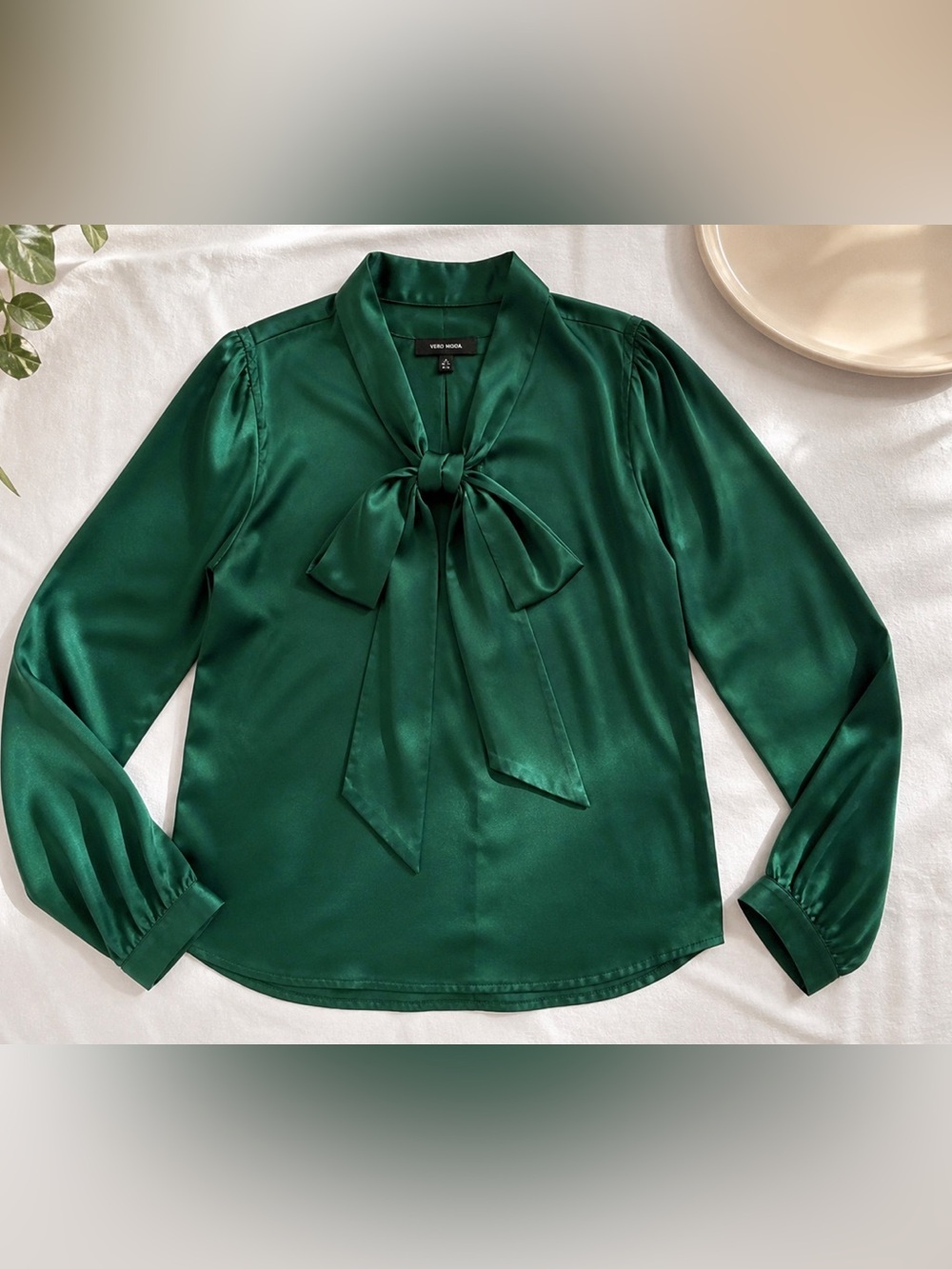 Vero Moda emerald green Silk Blouse Bow-tie neck- Size L NWT - Picture 4 of 4